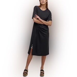 Women’s UCHUU Straight Semi Fitted black Dress size 12 / Large‎
